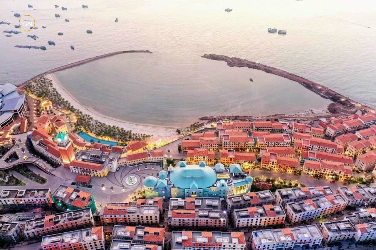 Cầu "Hôn" Kiss Bridge Phú Quốc - Tâm mạch của thị trấn Địa Trung Hải, Phú Quốc